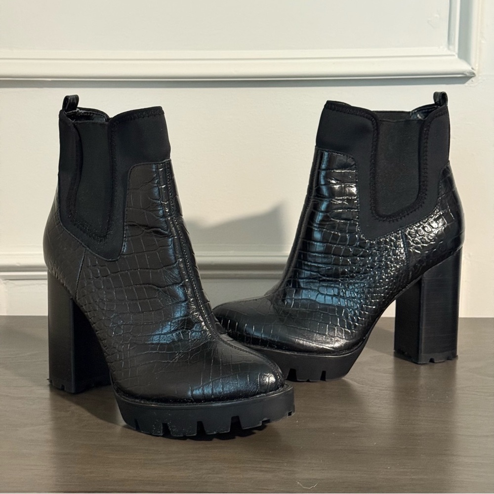 Charles David Grady Black Heeled Boots Size 8